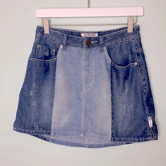 One Teaspoon Medium Wash Two-Tone Distressed Denim Mini Skirt. Size 27 - Picture 2 of 11